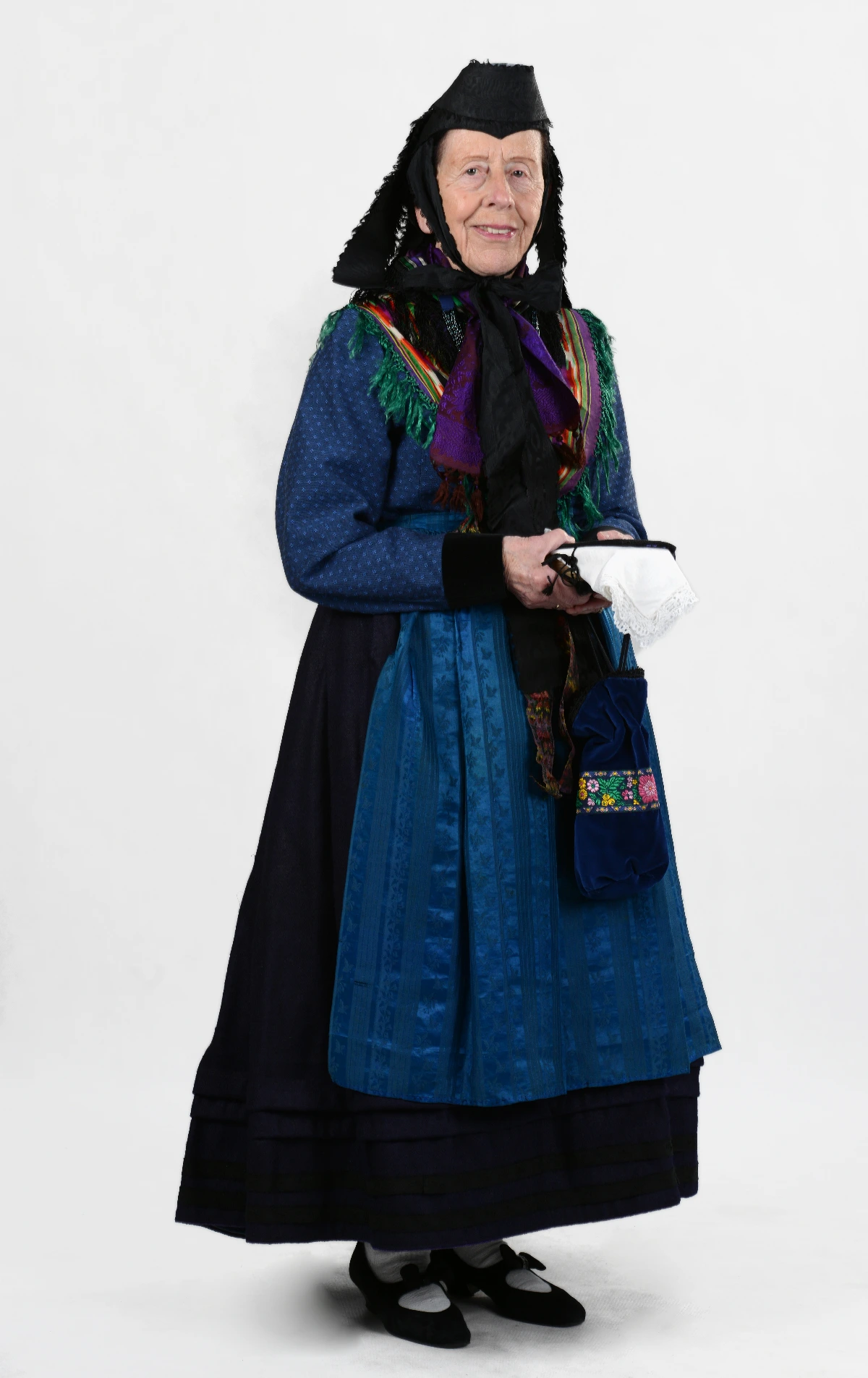 Bergwinkeltracht Frau in Festtagstracht 1