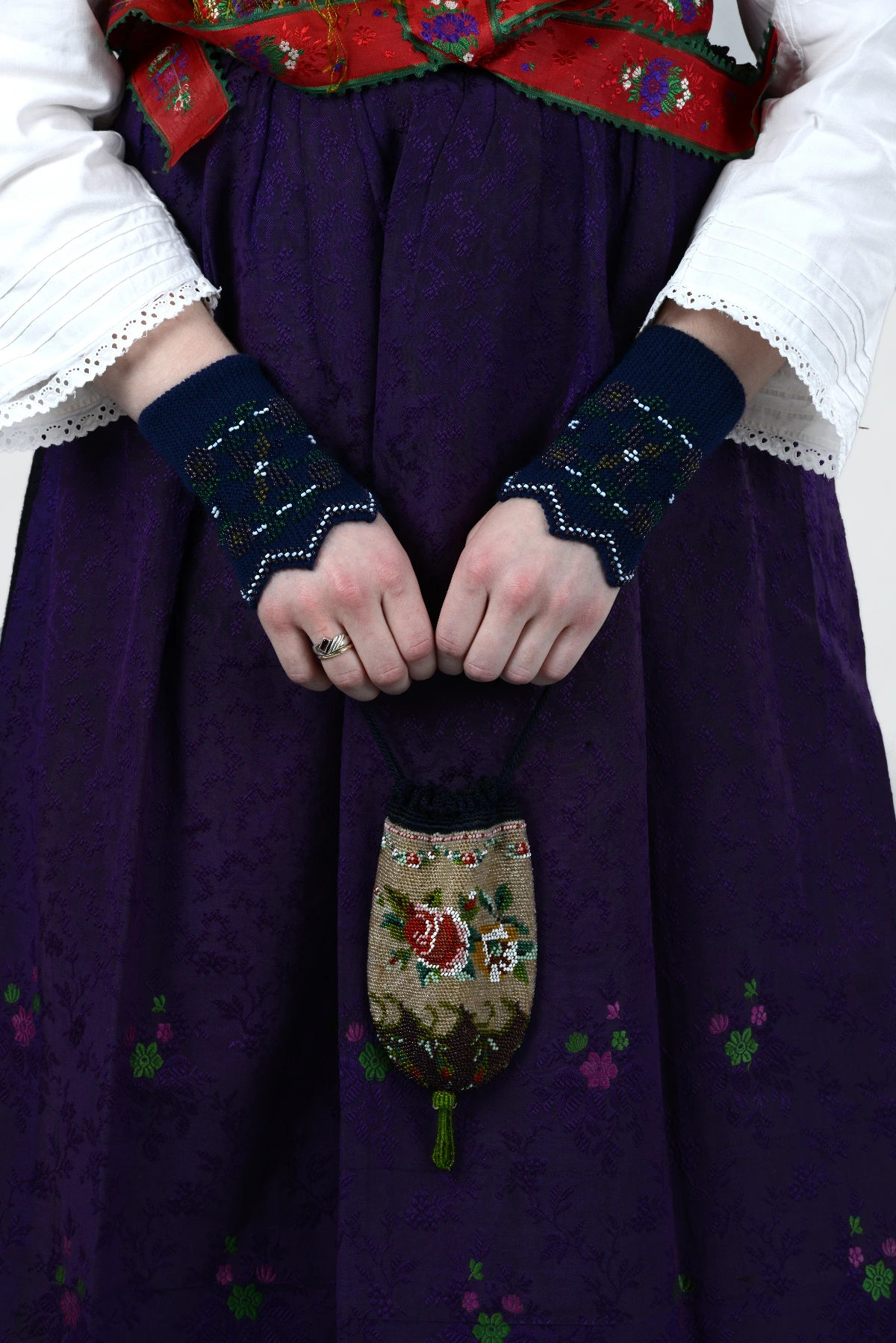 Bergwinkeltracht Frau in halb guter Tracht 6