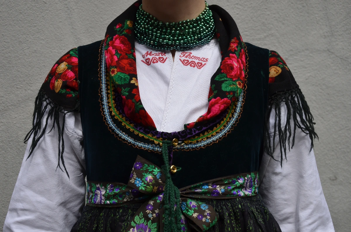 Eibacher Tracht Frau Leibchen 1