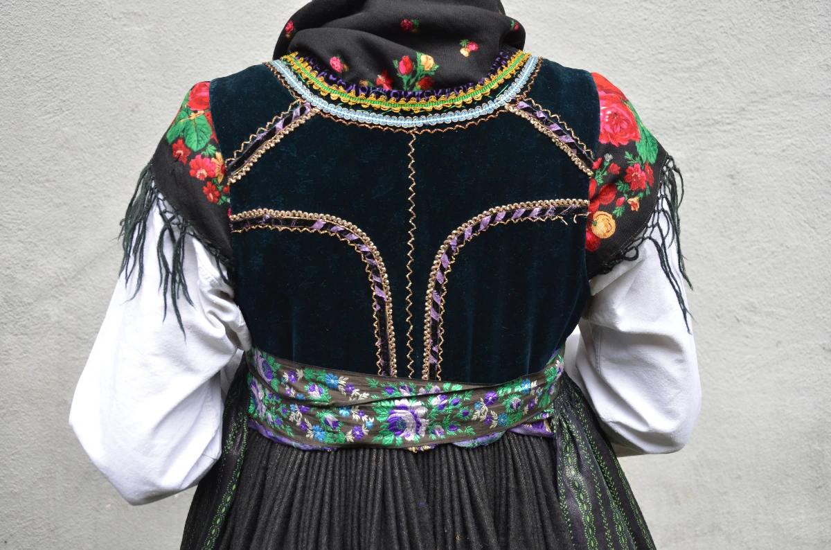 Eibacher Tracht Frau Leibchen 2