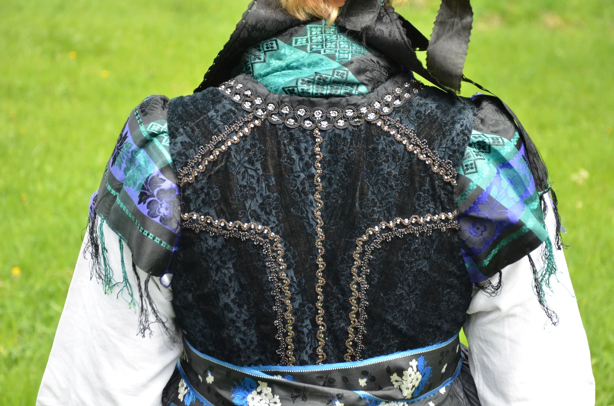 Eibacher Tracht Frau Leibchen 3