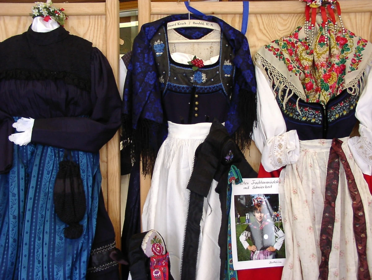 Hersfelder Tracht Sonntagstracht