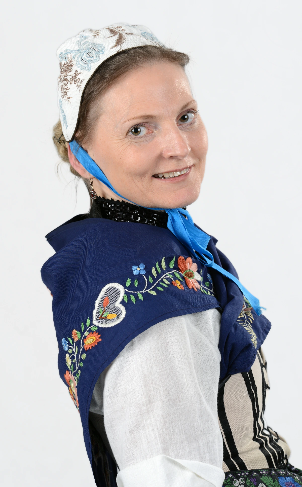 Ländches Tracht Frau Kopfbedeckung 1