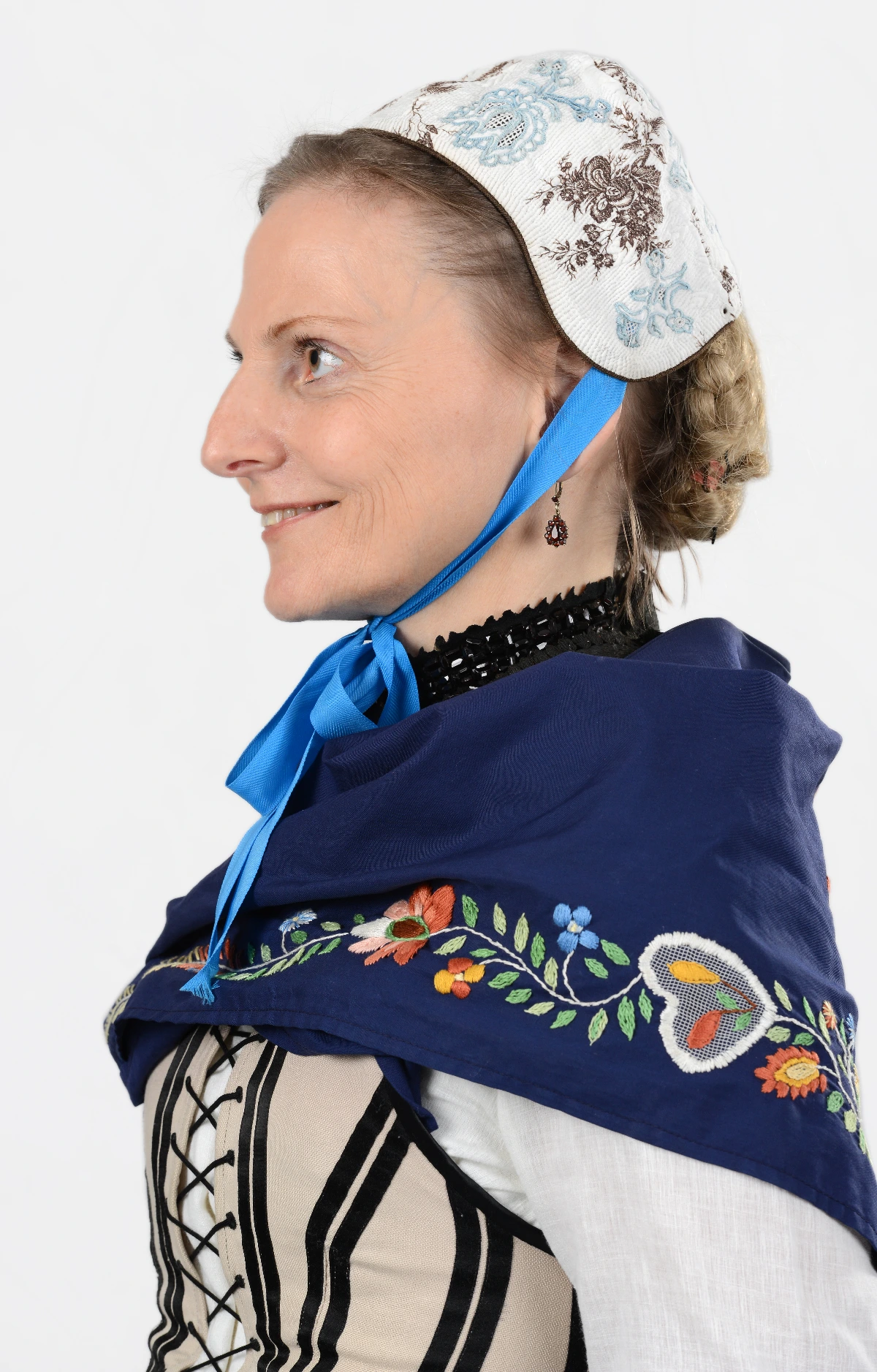 Ländches Tracht Frau Kopfbedeckung 2