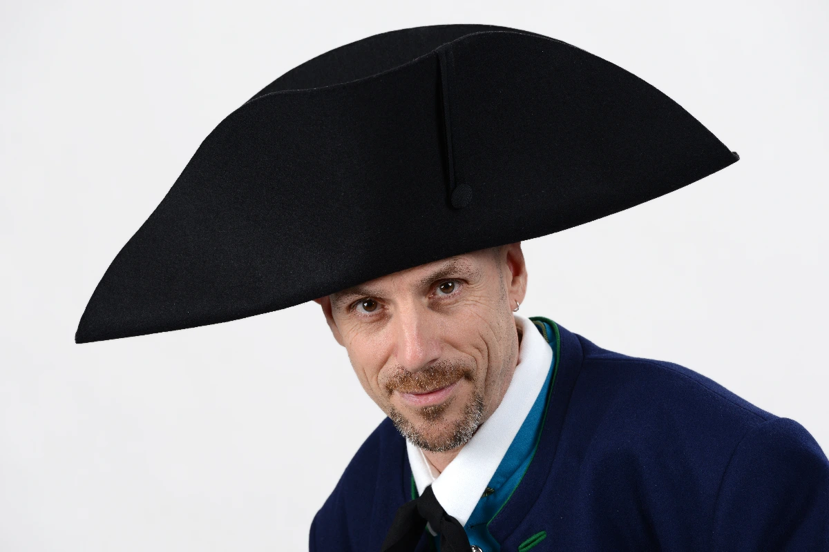 Ländches Tracht Mann Kopfbedeckung 1