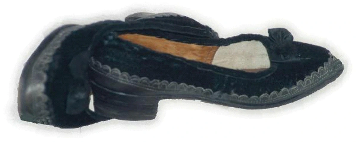 Marburger evangelische Tracht Frau Schuhe