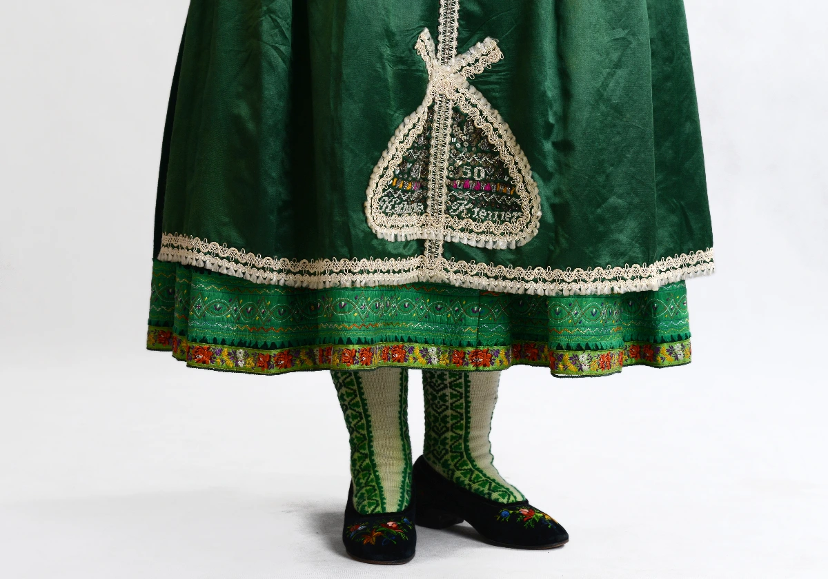 Marburger katholische Tracht Frau Schürze 2