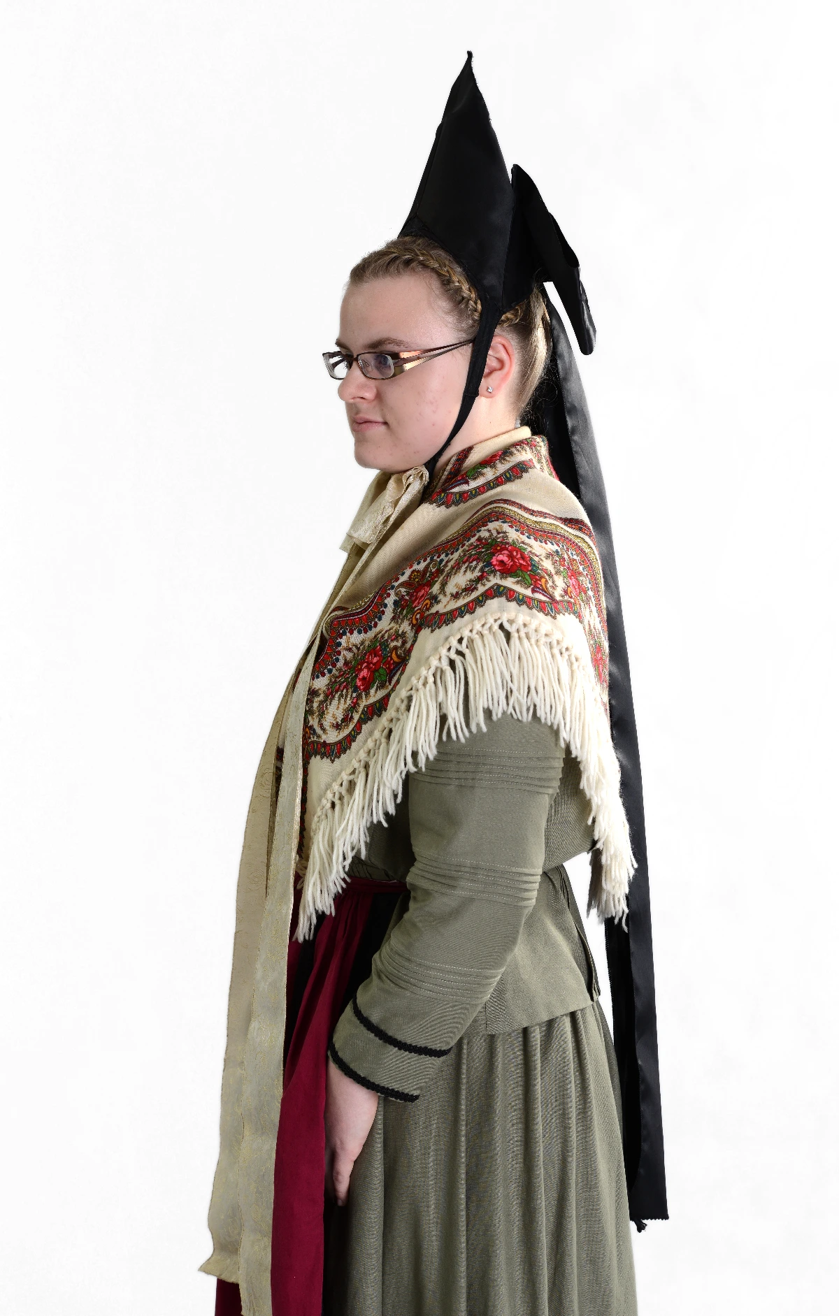 Niederhessische Spitzbetzeltracht Frau 3