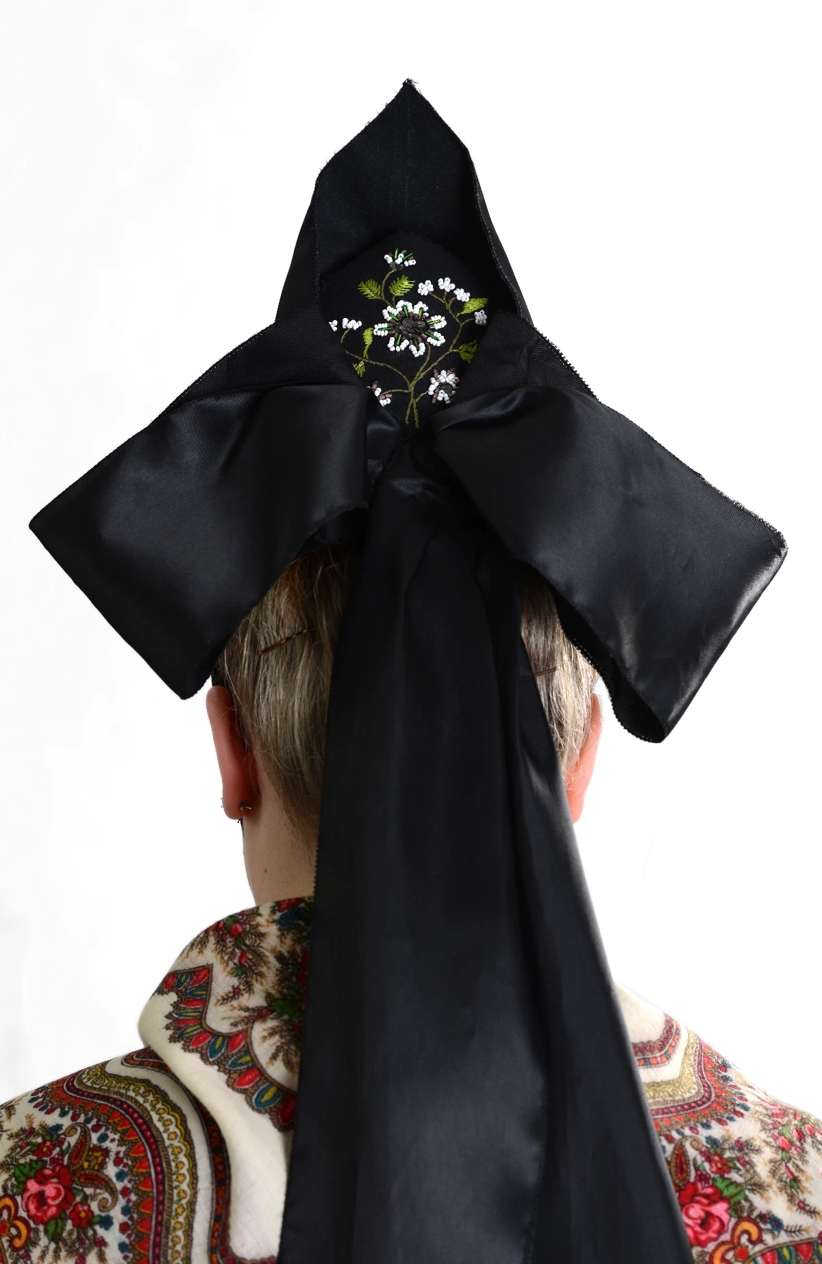 Niederhessische Spitzbetzeltracht Frau Kopfbedeckung 2