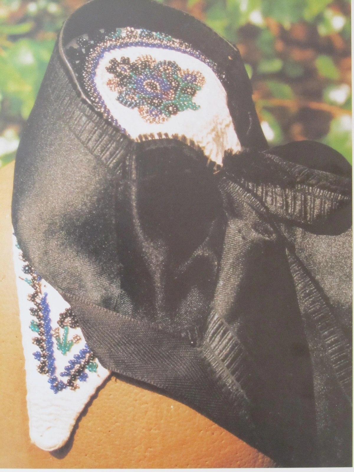 Rotenburger Tracht Frau Kopfbedeckung weissgrundige Betzel 2