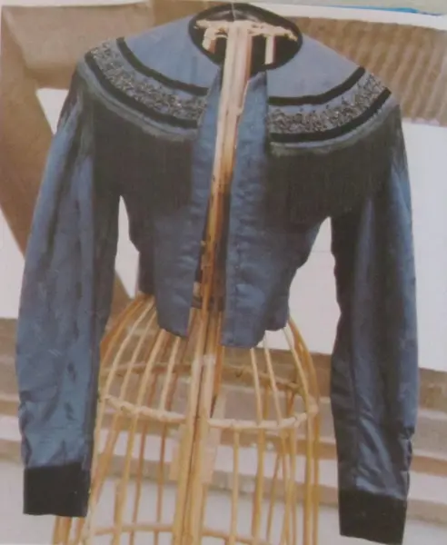 Rotenburger Tracht Frau Kragenjacke blau