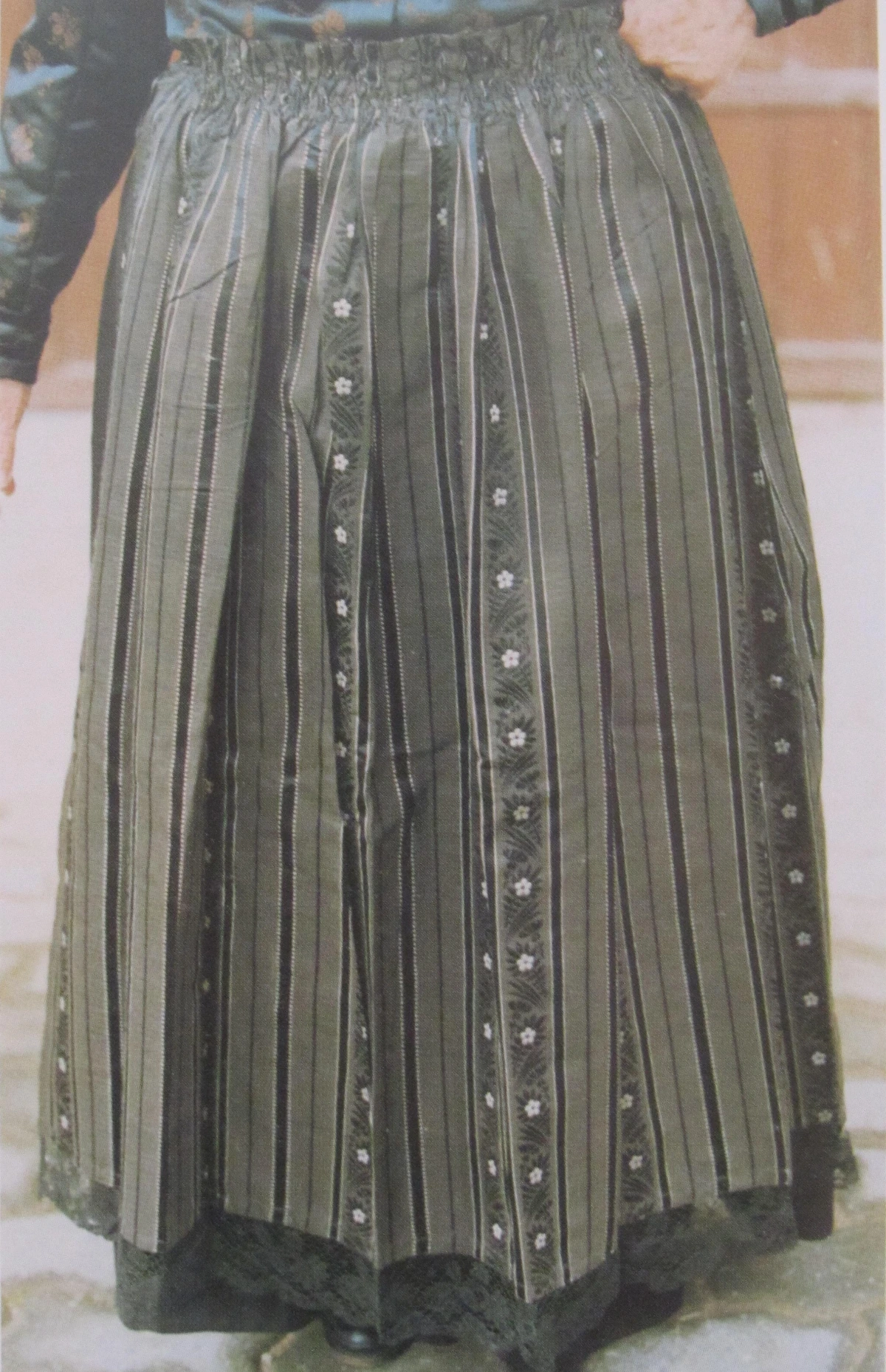 Rotenburger Tracht Frau Schürze 4