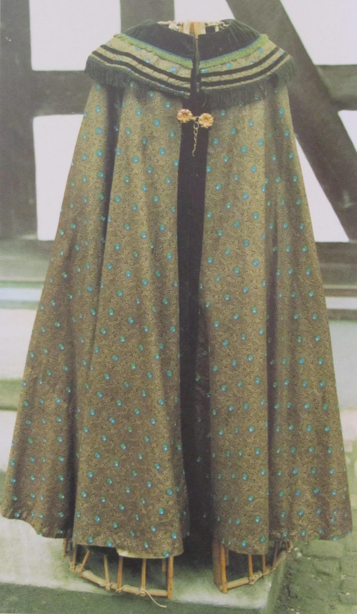 Rotenburger Tracht Frau Umhang