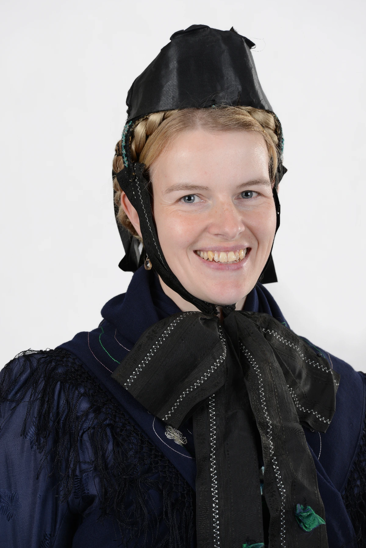 Schönsteiner Tracht Frau Kopfbedeckung 1