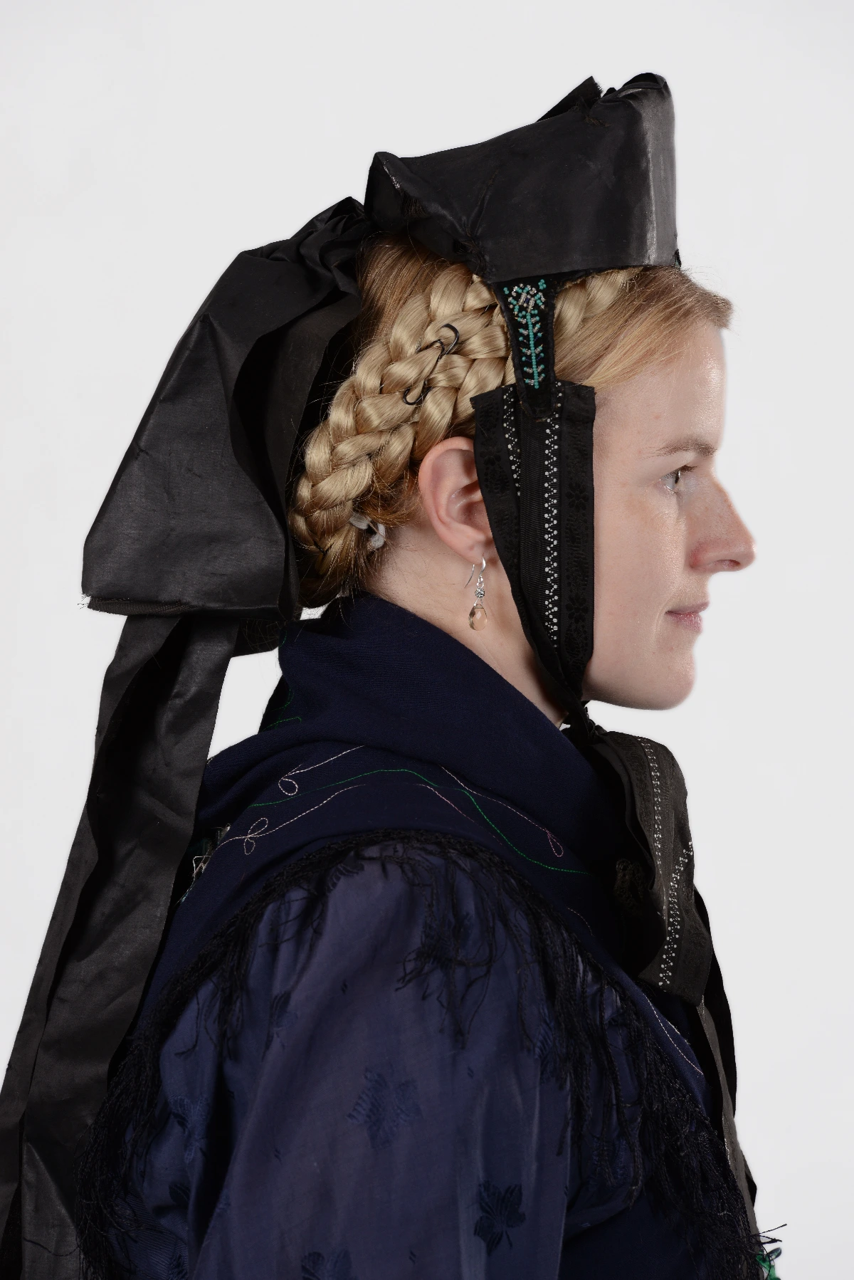 Schönsteiner Tracht Frau Kopfbedeckung 4