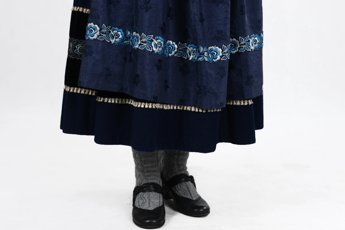 Schönsteiner Tracht Frau Schürze