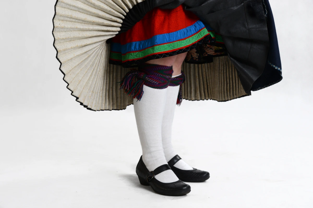 Tracht des Amtes Blankenstein Frau Strümpfe und Strumpfband