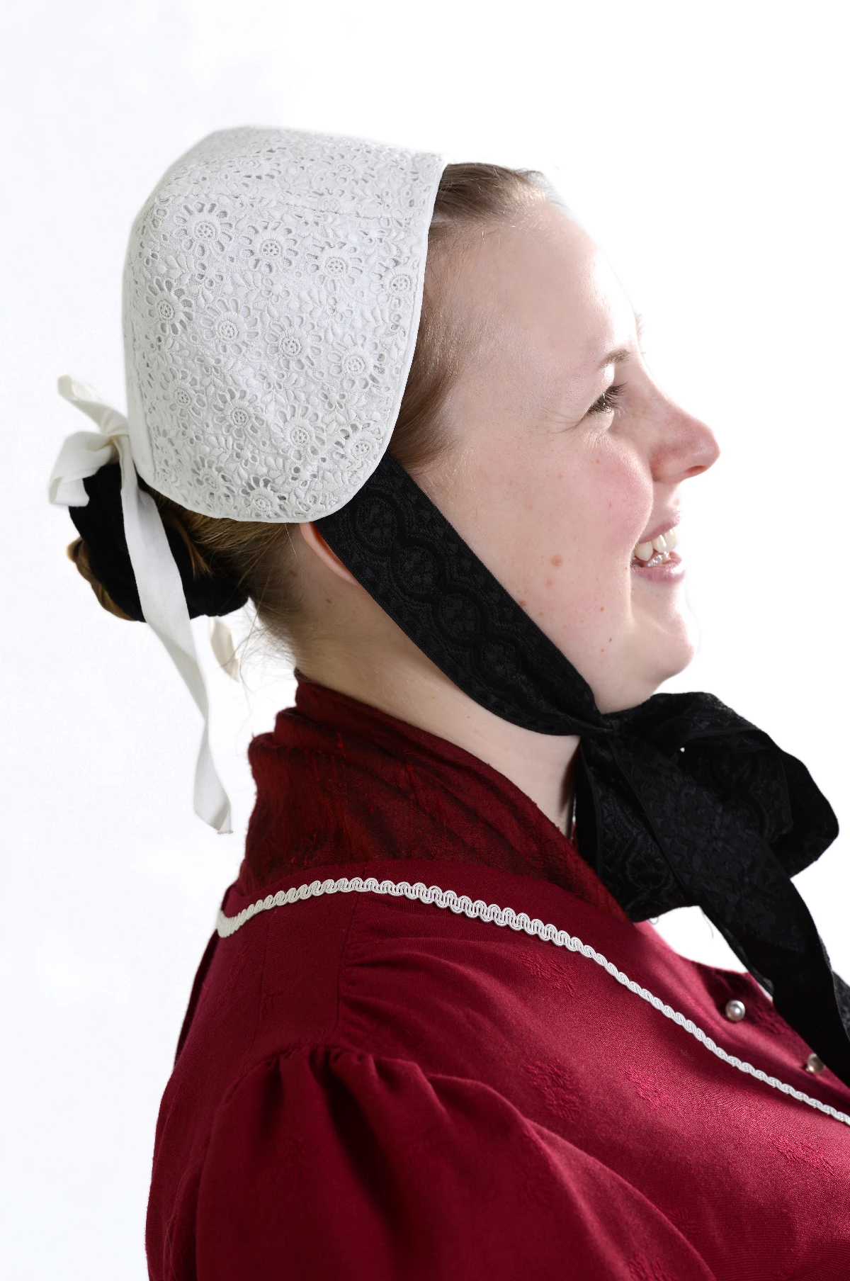 Tracht des Busecker Tals Frau Haube 2