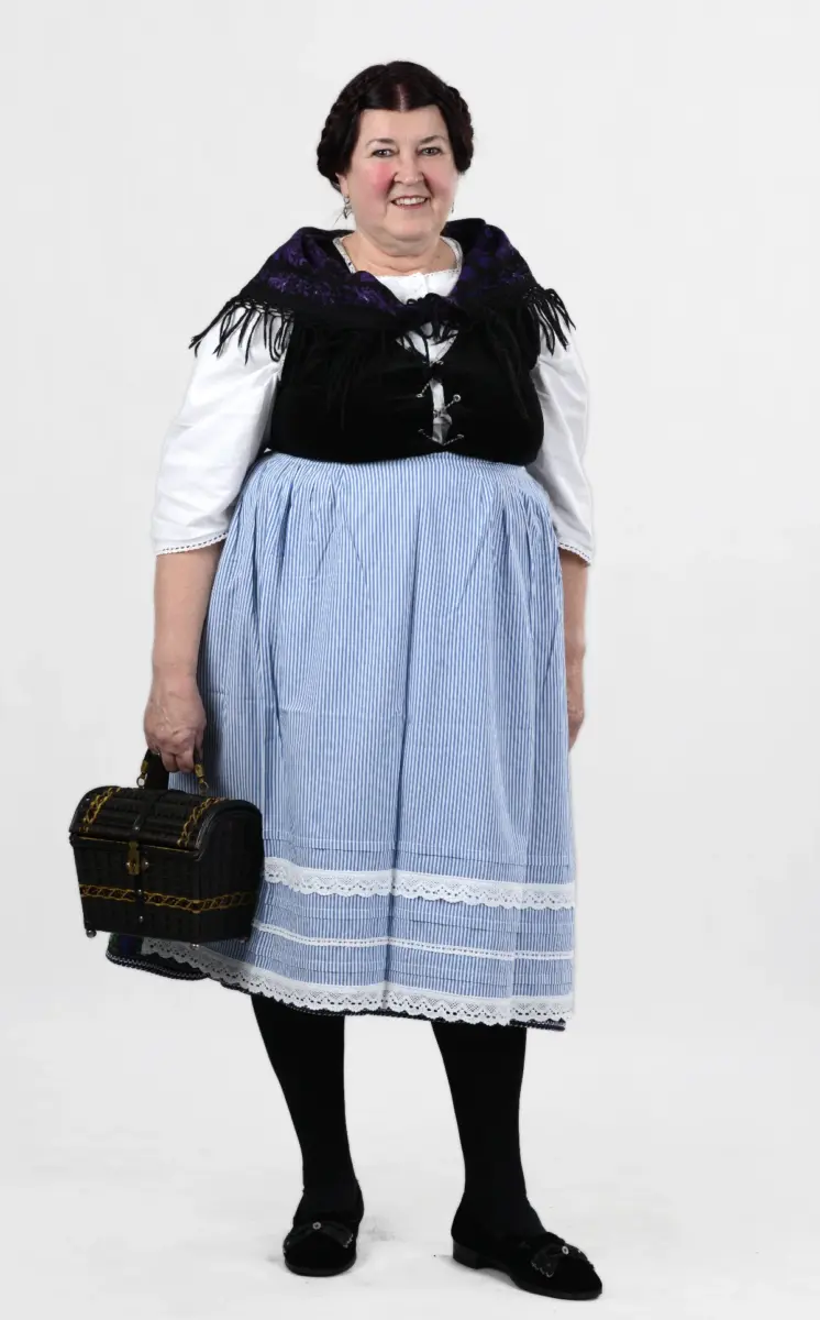 Wartzenborner Tracht Frau 2